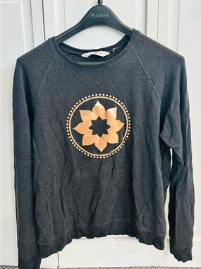 Club Pilates Tavi dark gray Sweatshirt with Metallic Gold Floral Emblem